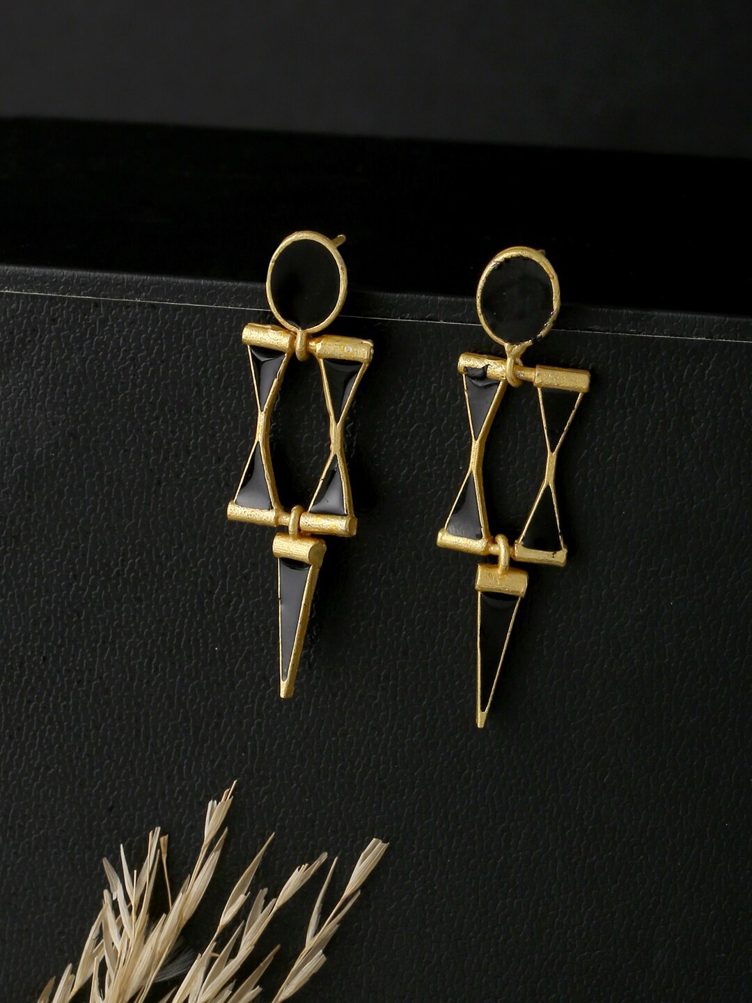 

kashwini Gold-Plated & Black Contemporary Drop Earrings