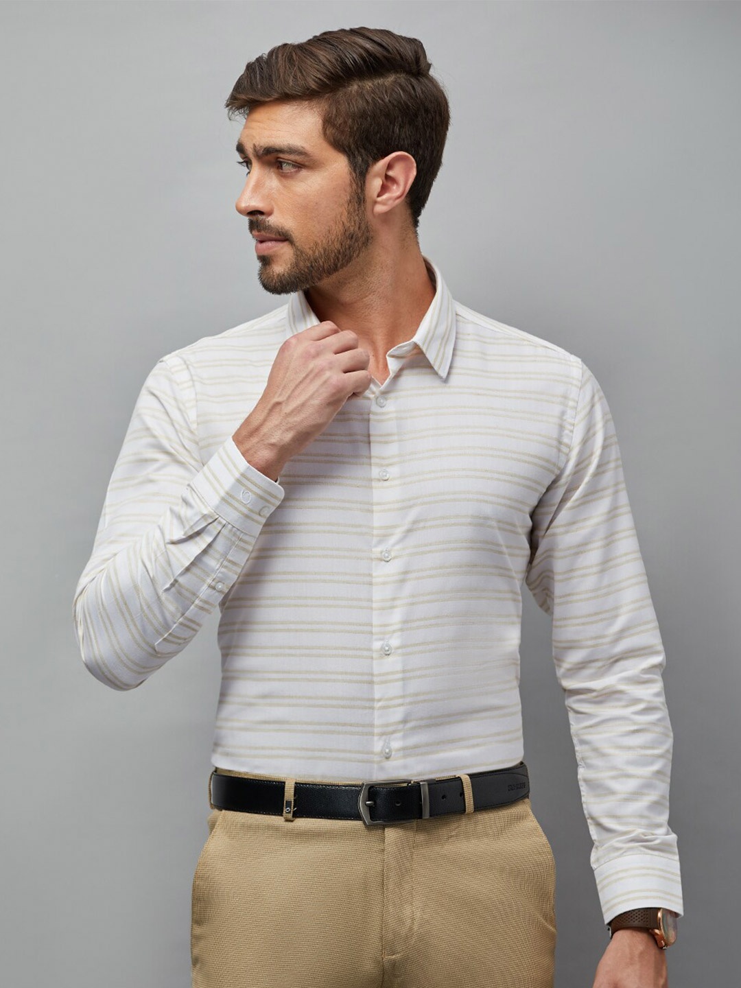 

Oxemberg Men Off White Classic Slim Fit Horizontal Stripes Striped Formal Shirt