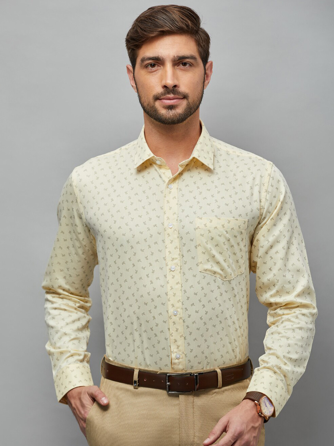

Oxemberg Men Yellow Classic Slim Fit Floral Printed Casual Shirt