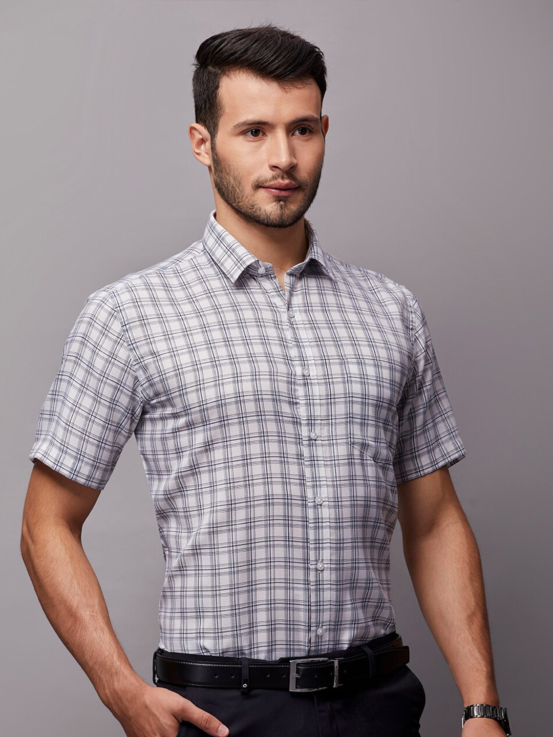 

Oxemberg Men Cream-Coloured & Blue Classic Slim Fit Checked Formal Shirt