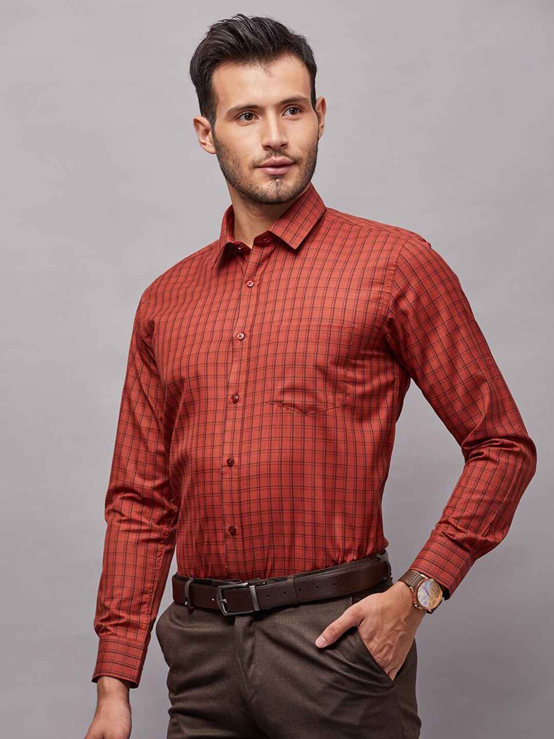 

Oxemberg Men Rust Coloured & Black Classic Slim Fit Checked Formal Shirt