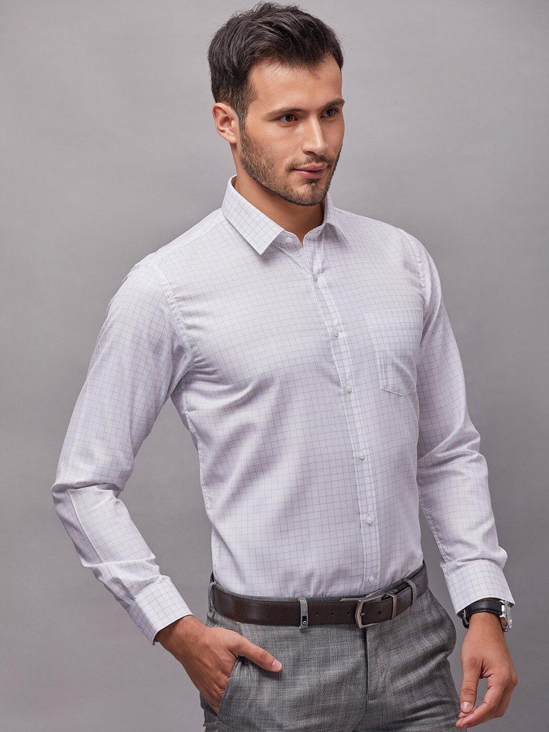 

Oxemberg Men Off White Classic Slim Fit Striped Formal Shirt