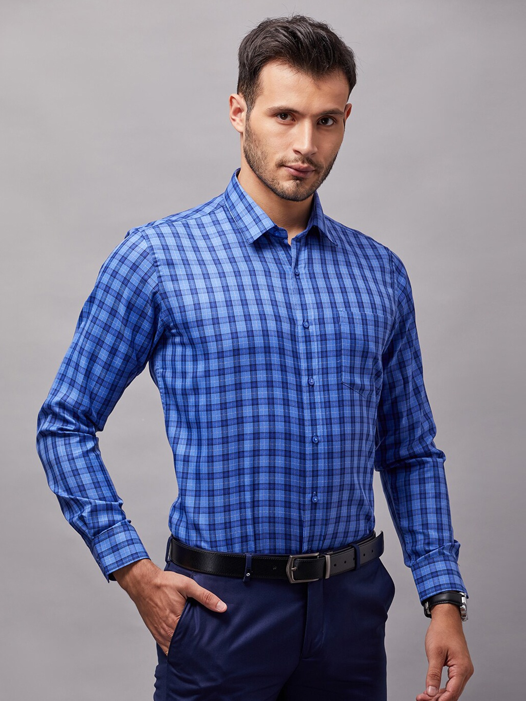 

Oxemberg Men Blue Classic Slim Fit Checked Formal Shirt