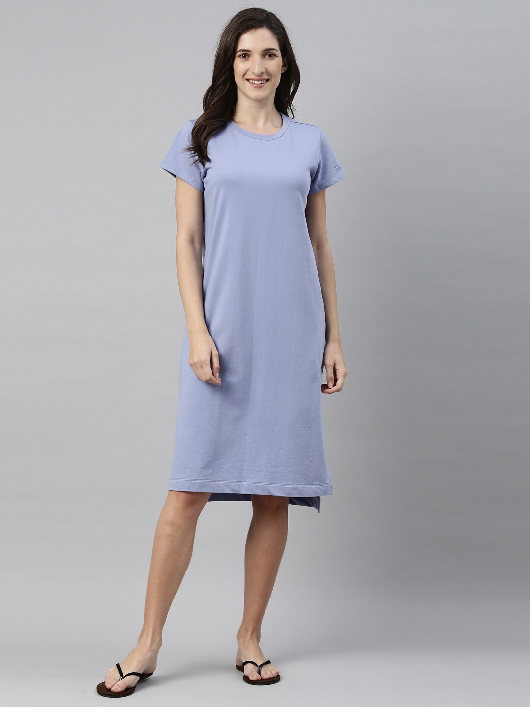 

Enamor Women Blue solid Knee length Cotton Nightdress
