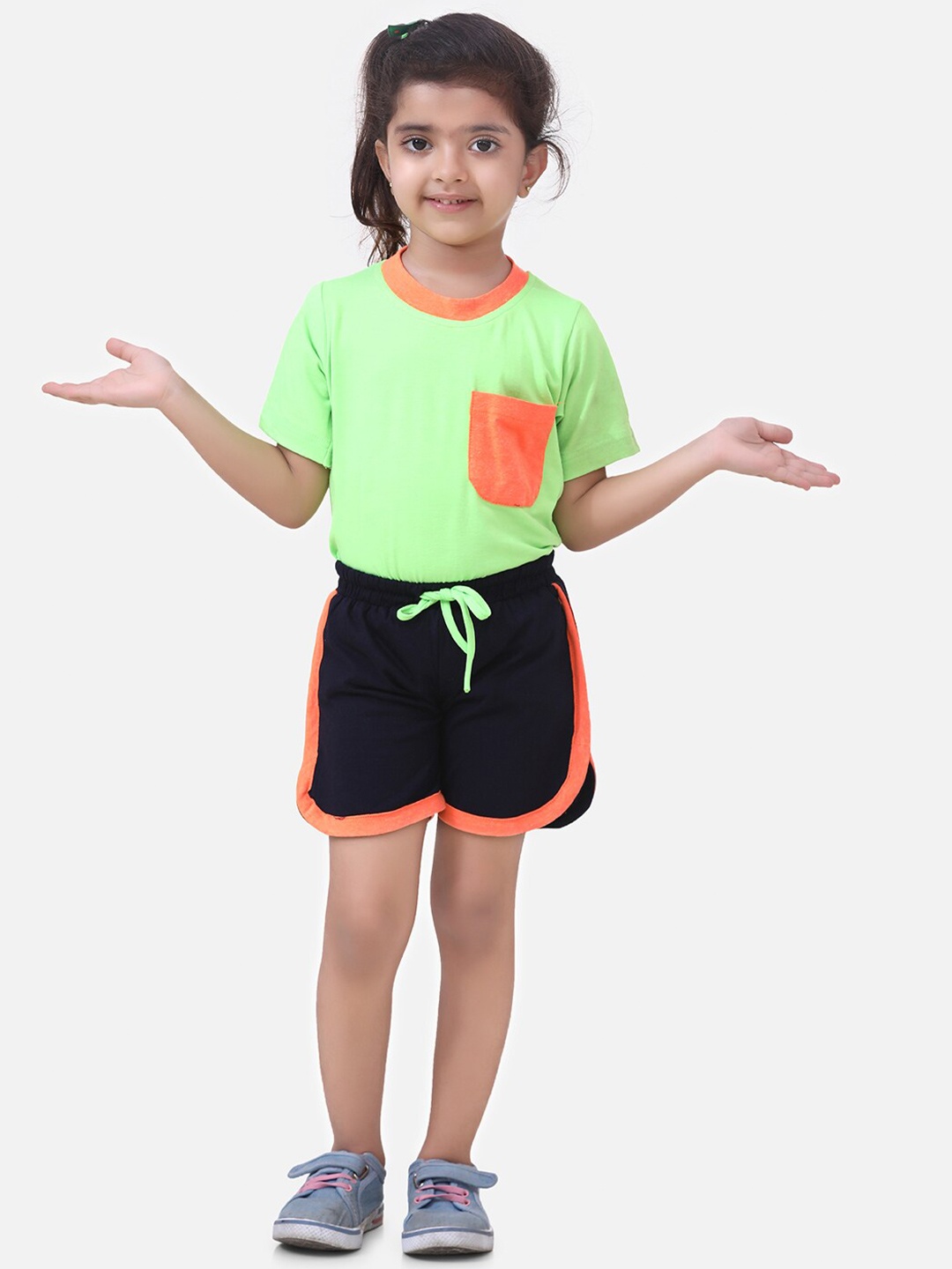 

LilPicks Girls Green Top with Shorts