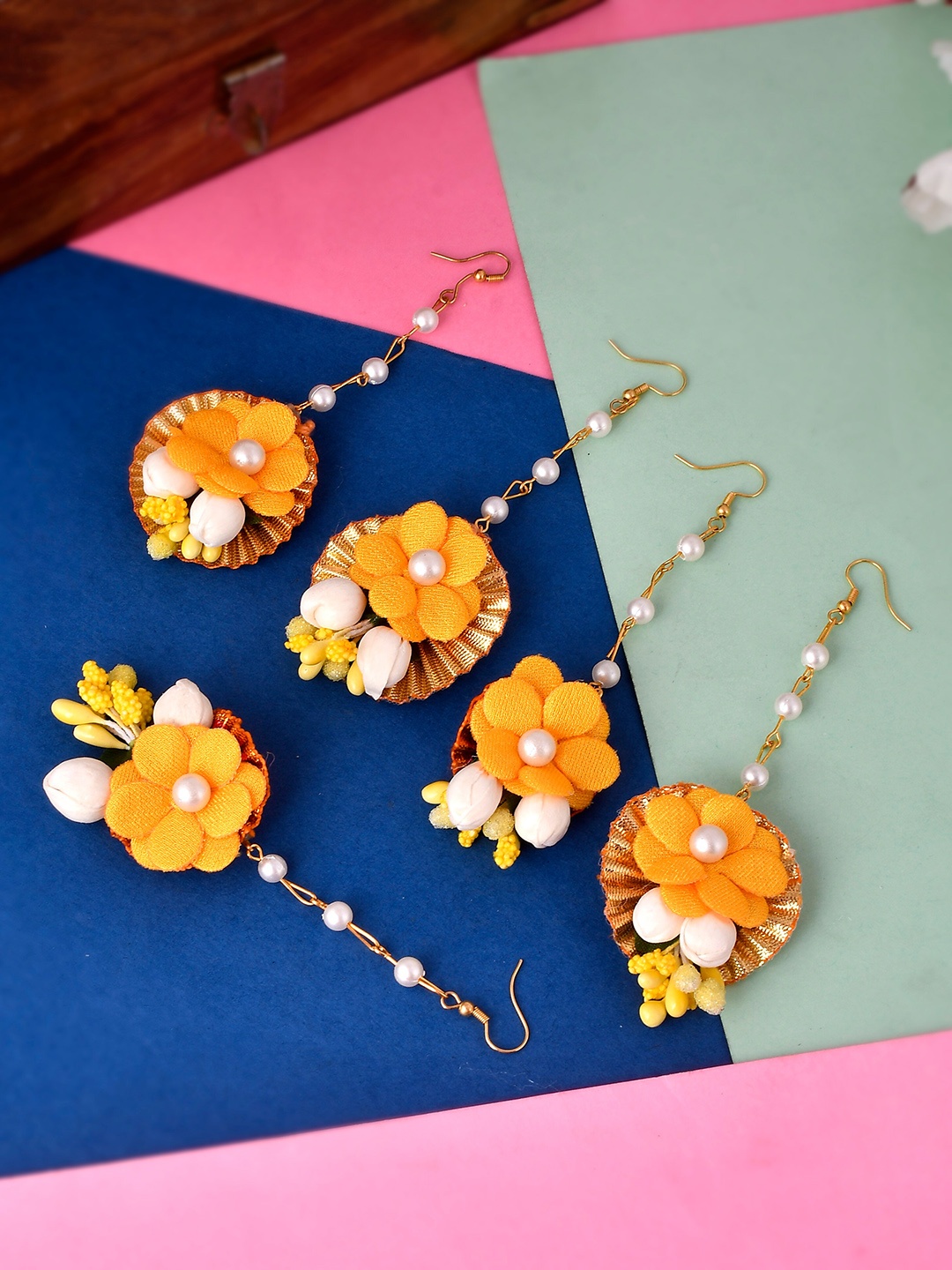 

Silvermerc Designs Women Set Of 5 Gold-Plated & Orange Beaded Floral Maang Tikkas
