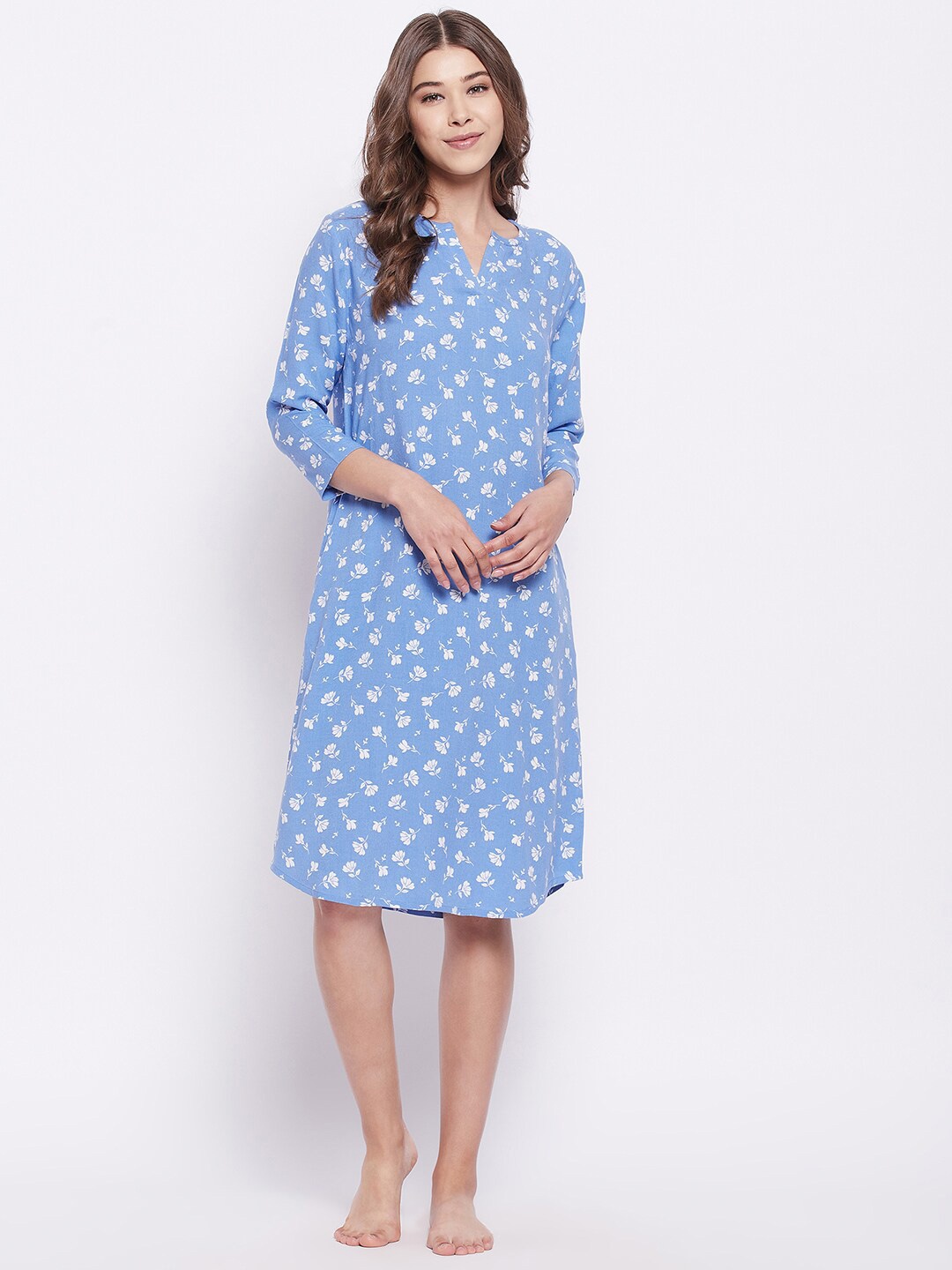 

Hypernation Women Blue Floral Printed Nightdress