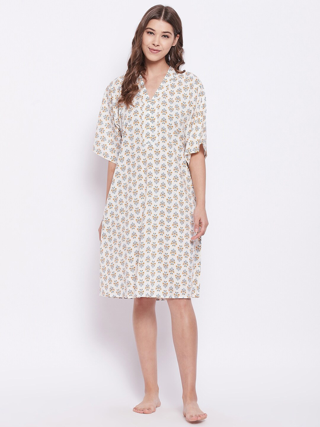 

Hypernation Women Off White & Blue Floral Printed Nightdress