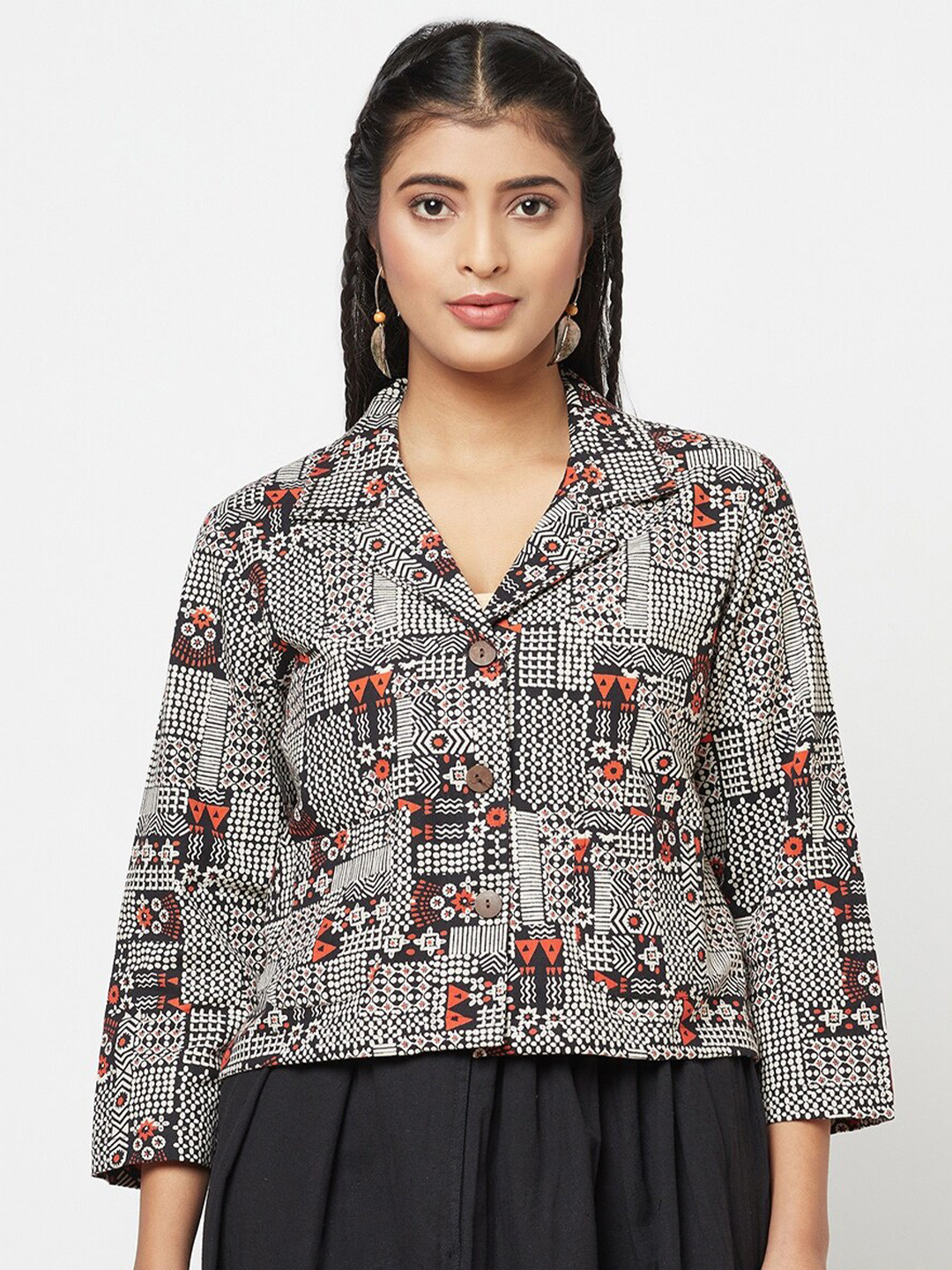 

Fabindia Black & White Geometric Printed Top