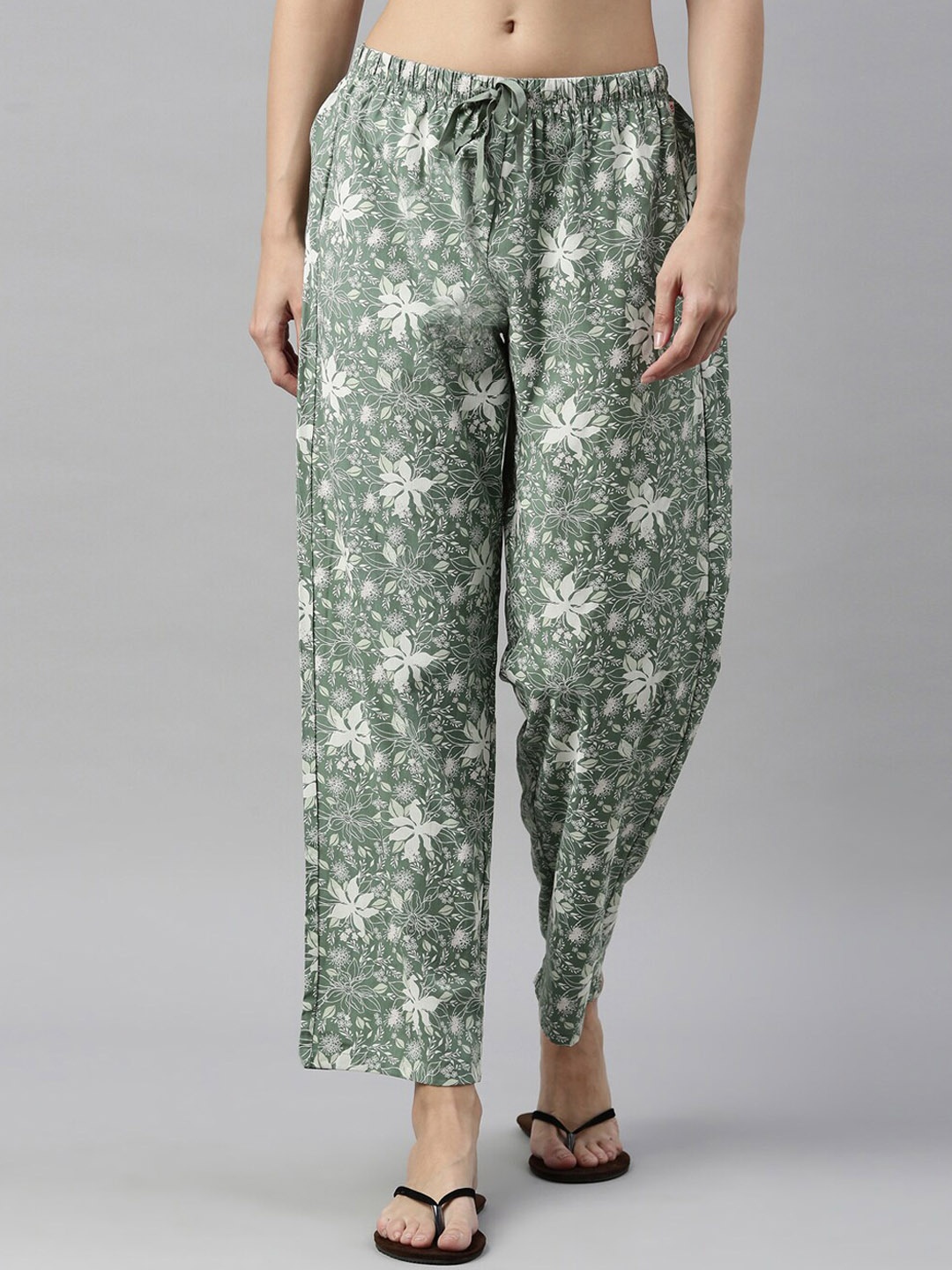 

Enamor Women Green & White Floral Printed Relaxed-Fit Lounge Pants