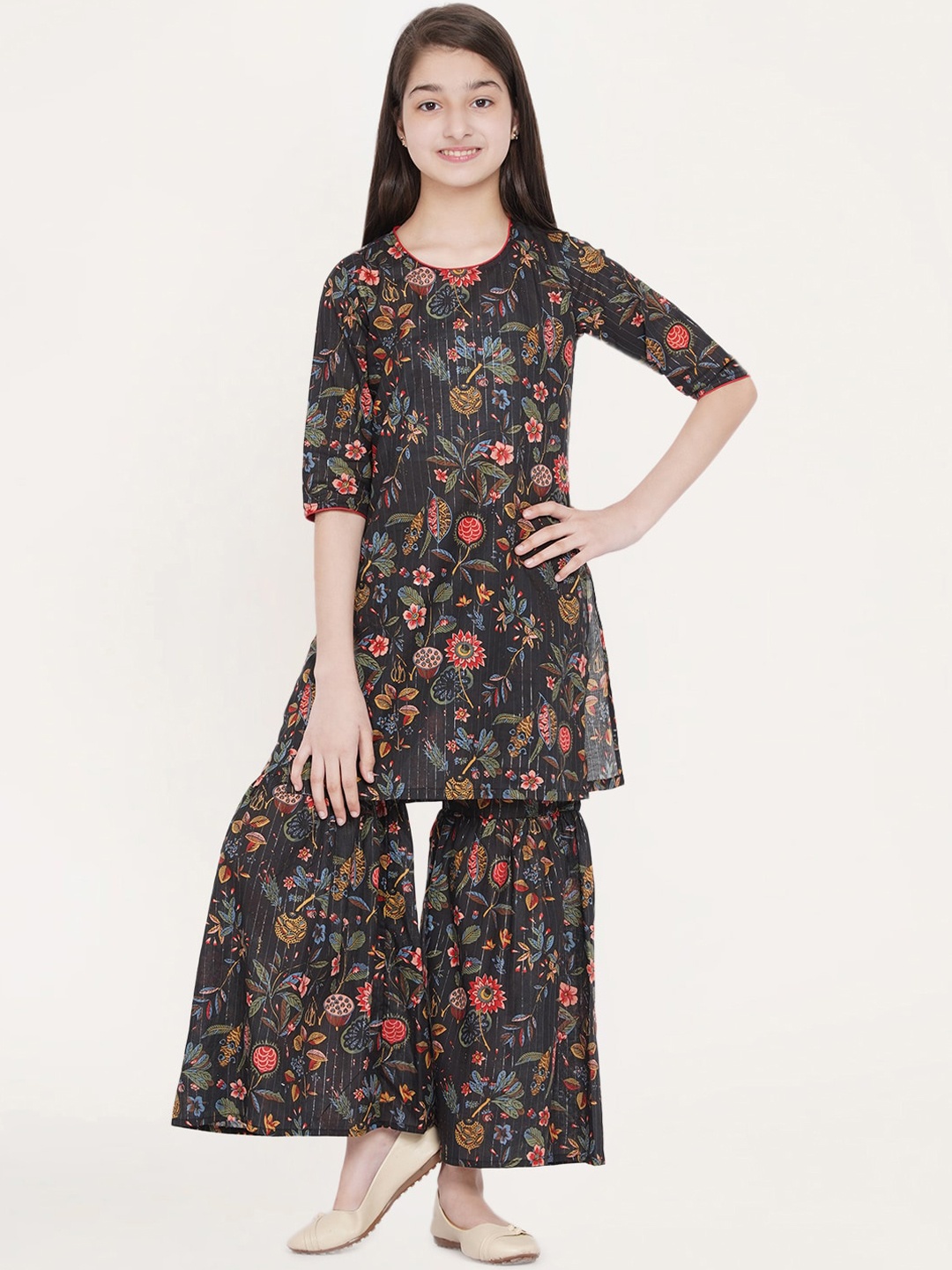 

titliyan Girls Black & Red Floral Printed Pure Cotton Kurta with Sharara