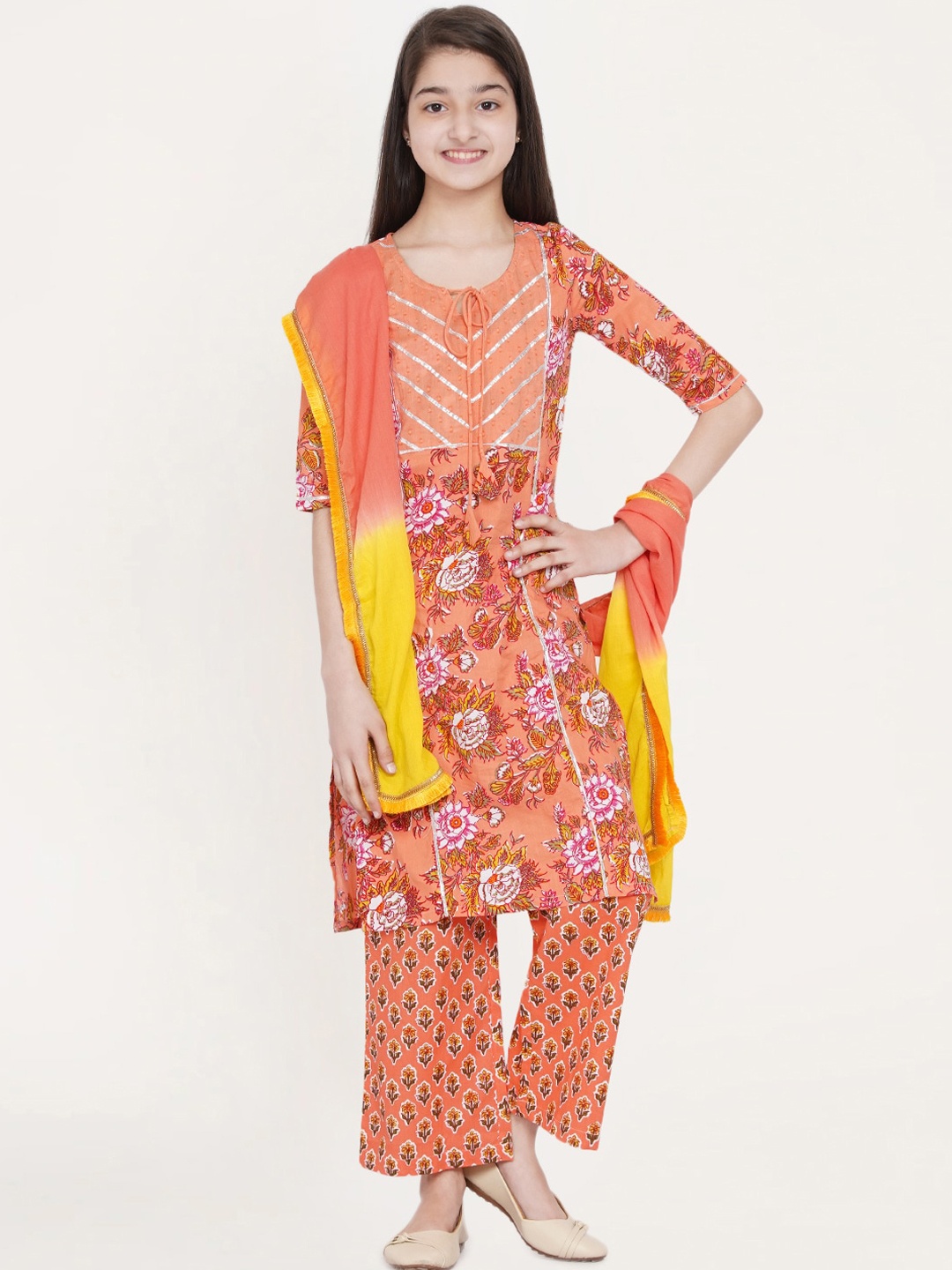 

titliyan Girls Peach-Coloured Printed Pure Cotton Kurta with Trousers & With Dupatta