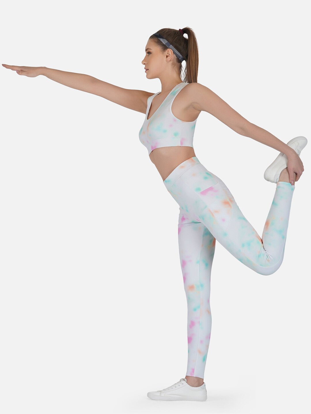 

IMPERATIVE Women White & Pink Tie & Dye Slim Fit Dry-Fit Tights