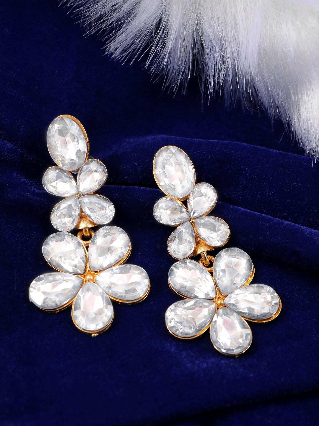 

Crunchy Fashion White Contemporary Drop Earrings