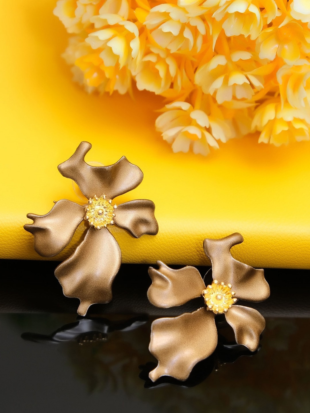 

Crunchy Fashion Gold-Toned Floral Drop Earrings