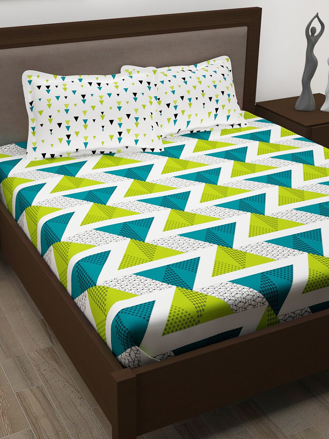 

Story@home Teal & Green Geometric 186 TC Cotton Queen Bedsheet with 2 Pillow Covers
