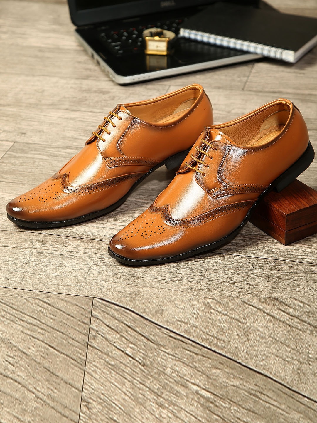 

MUTAQINOTI Men Tan Brown Solid Formal Brogues