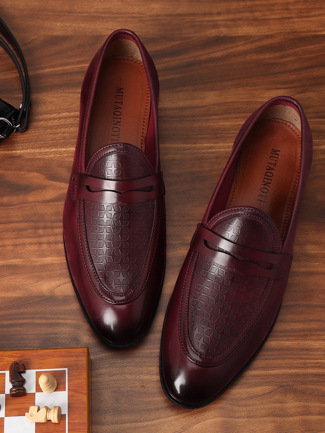 

MUTAQINOTI Men Burgundy Textured Patent Lightweight Leather Loafers