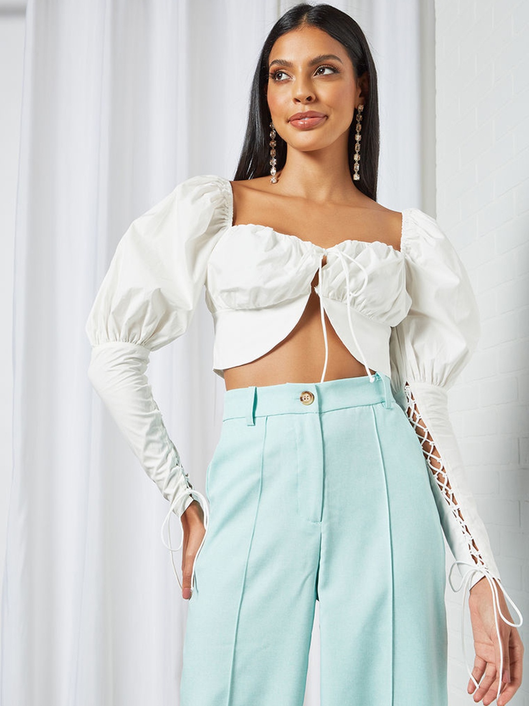 

Femme Luxe White Pure Cotton Sweetheart Neck Blouson Crop Top