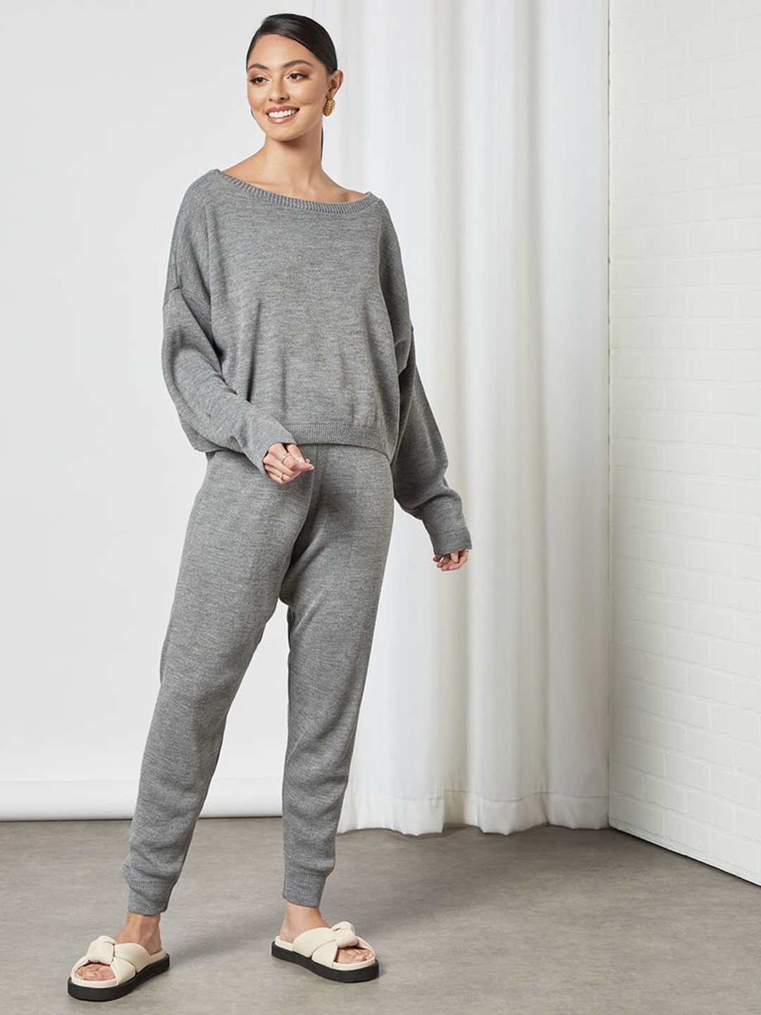 

Femme Luxe Women Grey Solid Knitted Co-Ords Set
