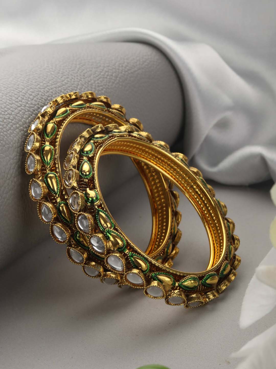 

Priyaasi Set of 2 Gold-Plated Kundan-Studded Bangles