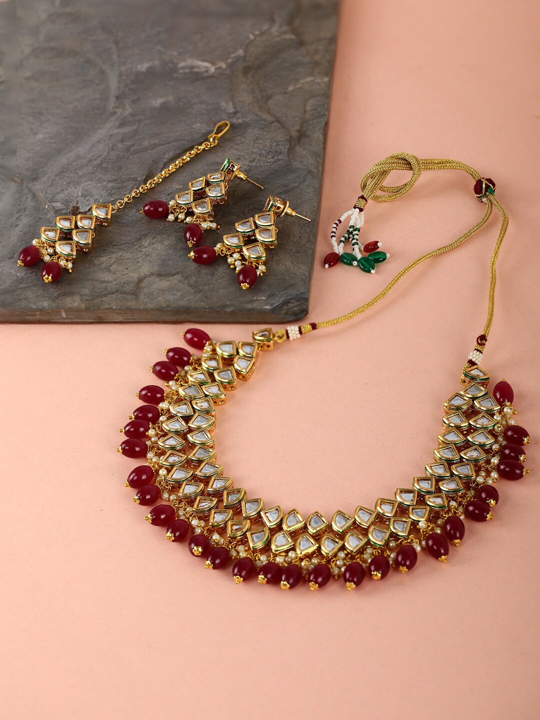 

Priyaasi Gold-Plated Red & White Kundan Stone Studded & Beaded Jewellery Set