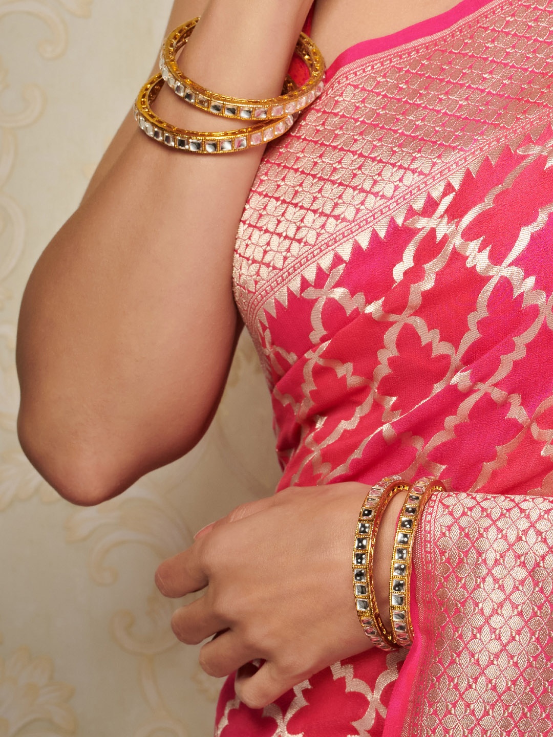 

Priyaasi Women Set of 4 Gold-Plated Kundan Stone- Studded Bangles
