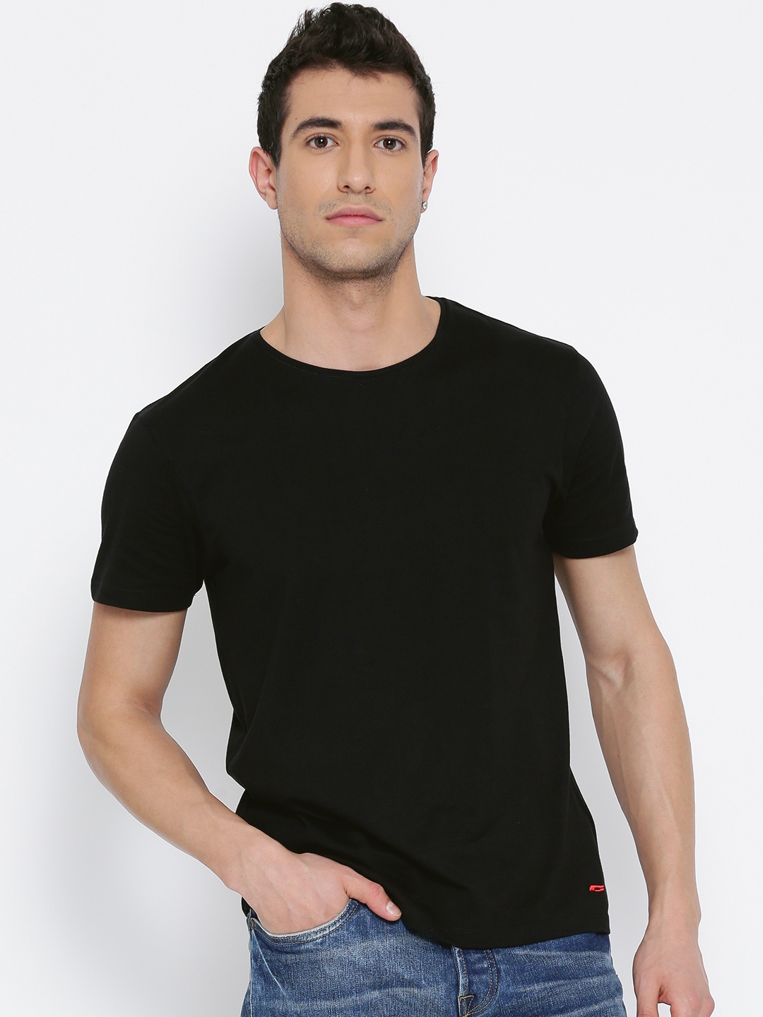 

Jack & Jones Men Black Solid Round Neck T-shirt