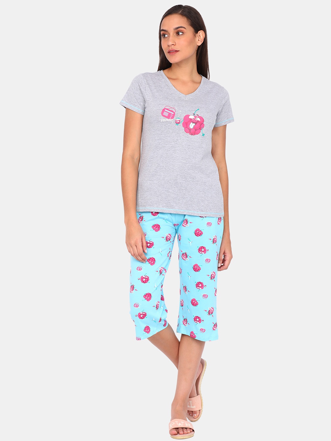 

Zivame Women Grey & Blue Cotton Printed Capri Night suit