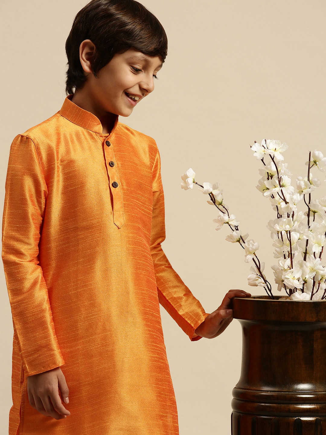 

Sanwara Boys Orange Solid Straight Kurta