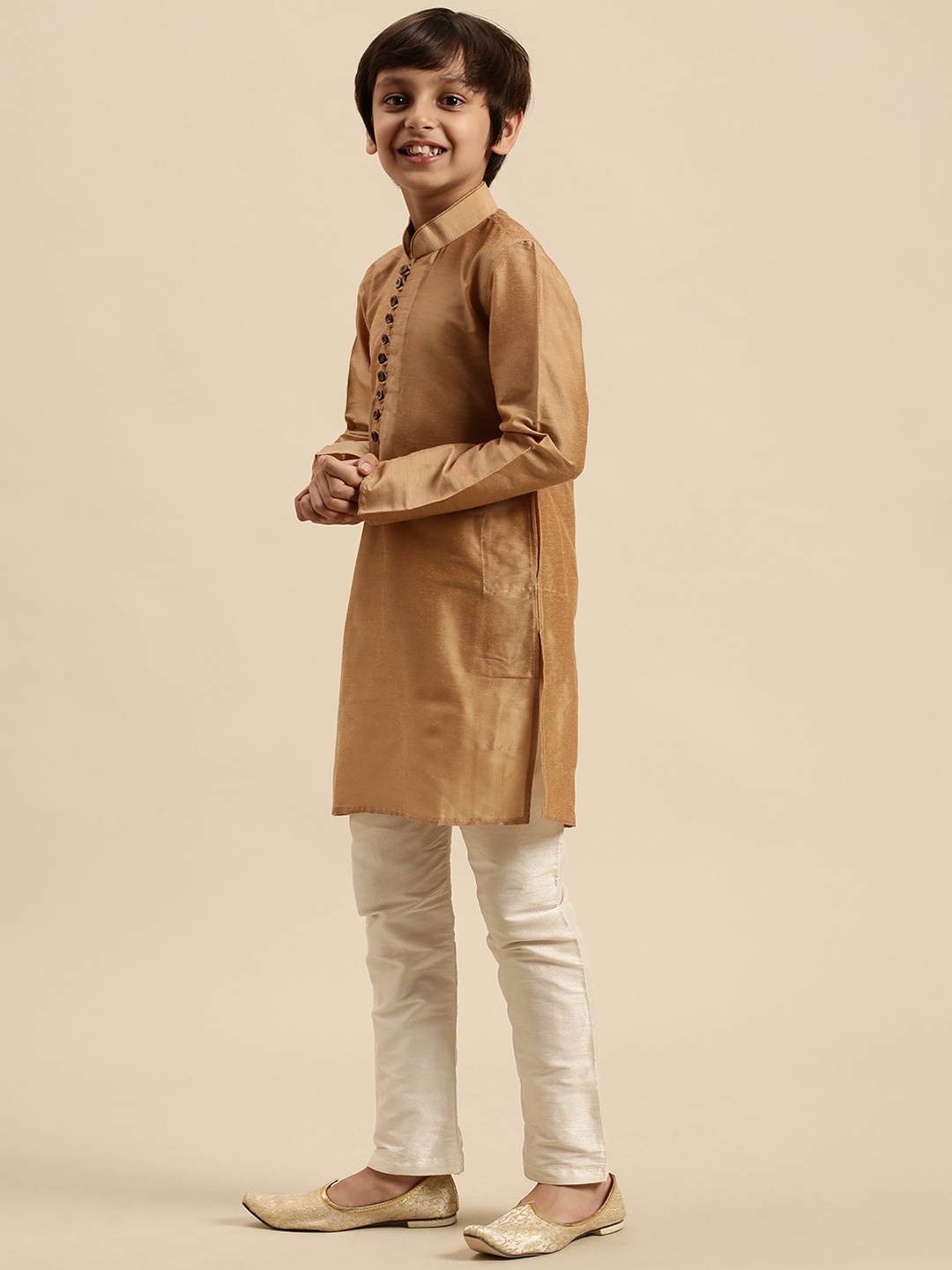 

Sanwara Boys Beige Keyhole Neck Thread Work Pastels Kurta