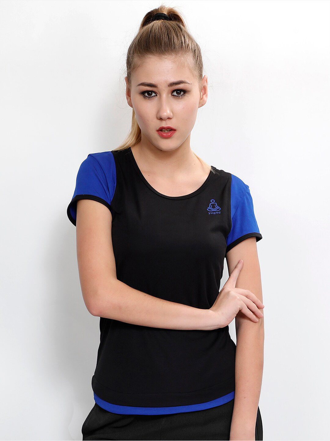 

Yogue Activewear Women Black & Blue Colourblocked Outdoor T-shirt