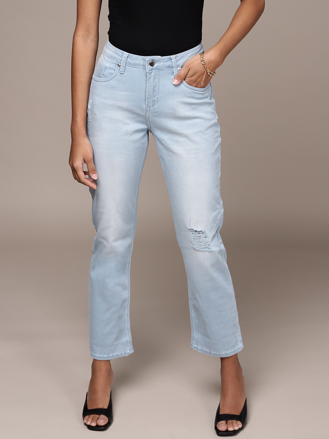 

bebe Women Light Indigo Denim Daze Straight Fit Mildly Distressed Jeans, Blue