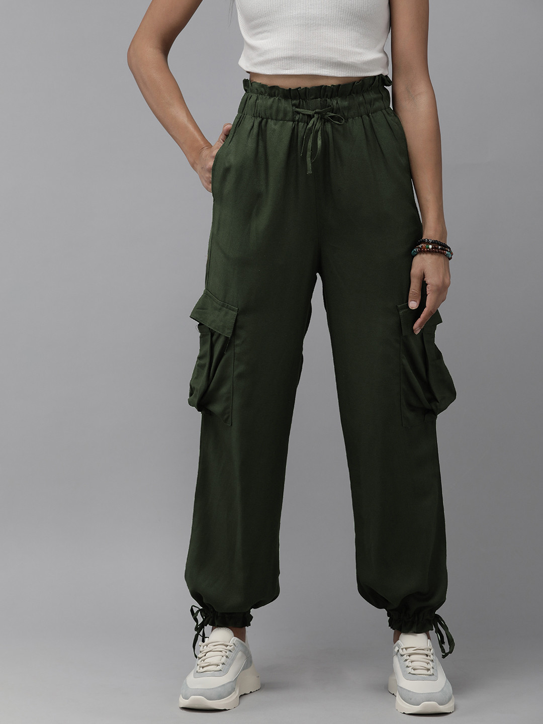 

The Roadster Lifestyle Co. Women Olive Green Solid Pleated Joggers
