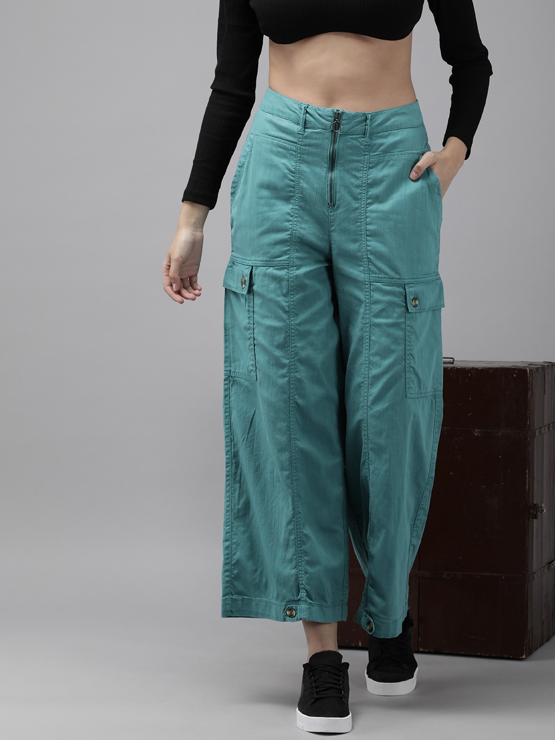 

Roadster Women High-Rise Cargo Trousers, Turquoise blue