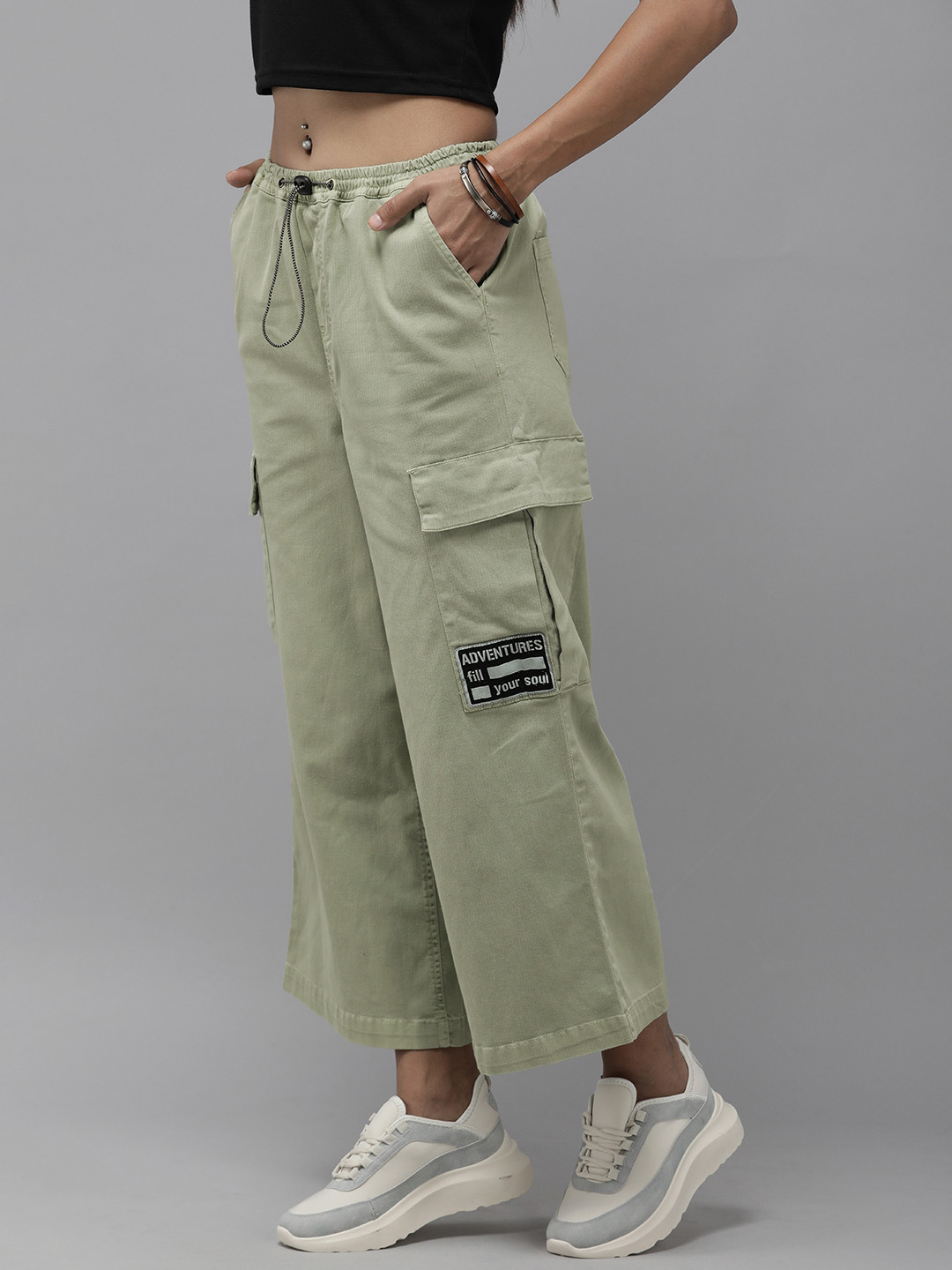 

The Roadster Lifestyle Co. Women Olive Green Solid Flared Cargos