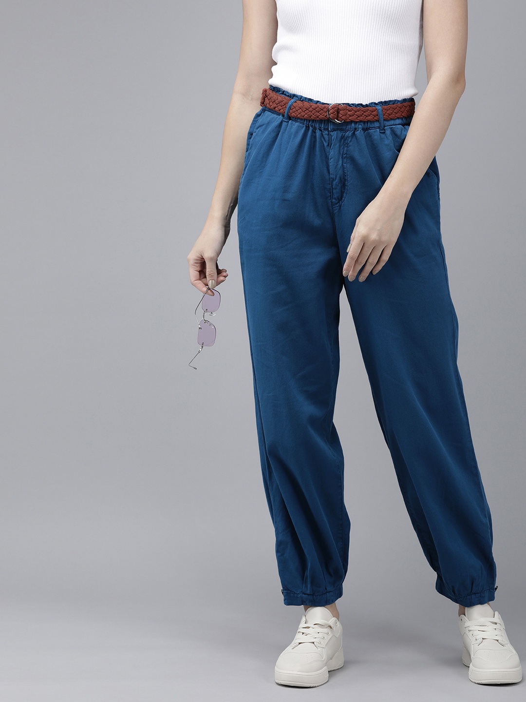 

The Roadster Lifestyle Co. Women Pure Cotton Pleated Joggers Comes With A Belt, Blue