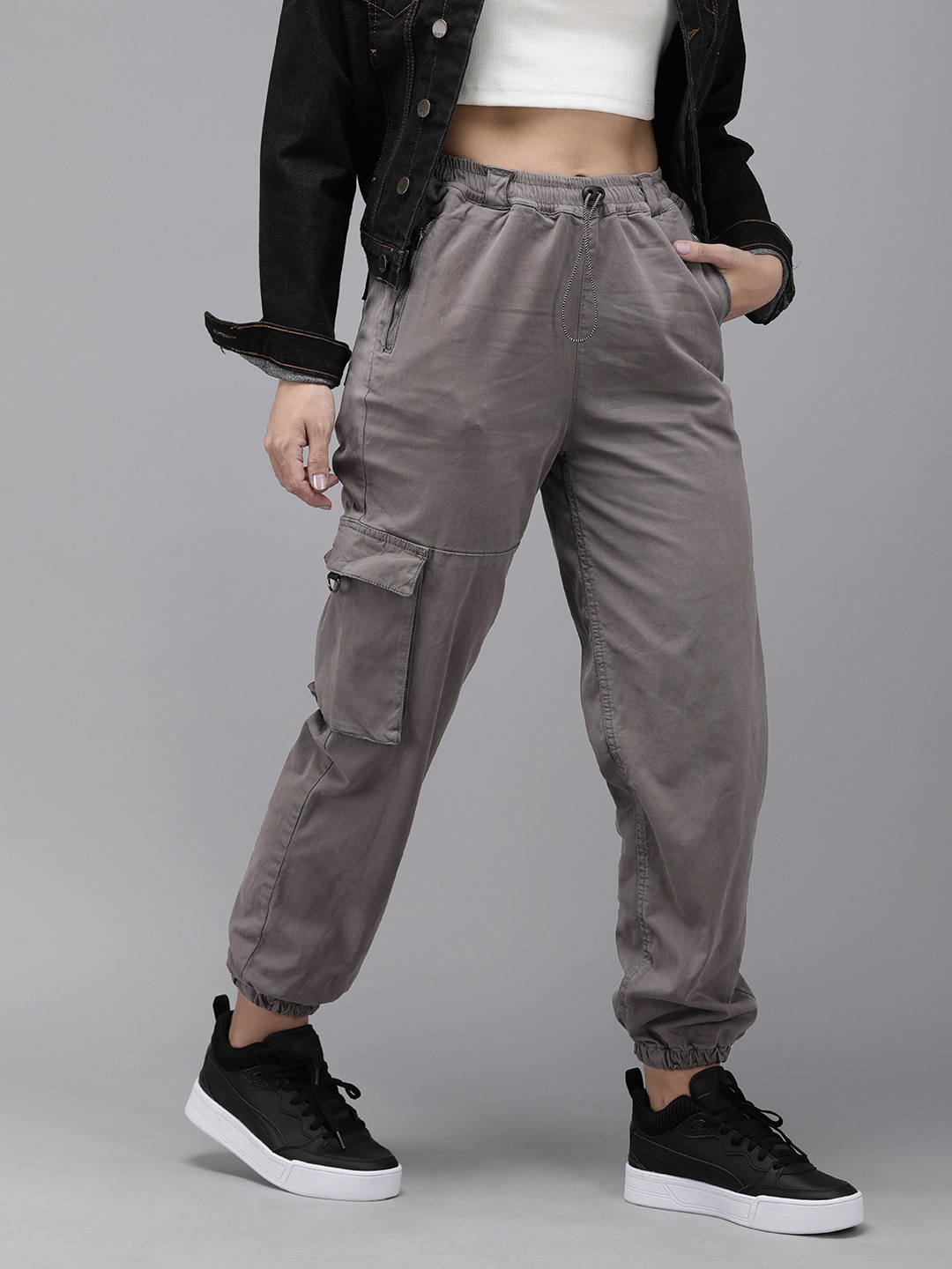 

The Roadster Life Co. Women Mid-Rise Solid Joggers Trousers, Grey