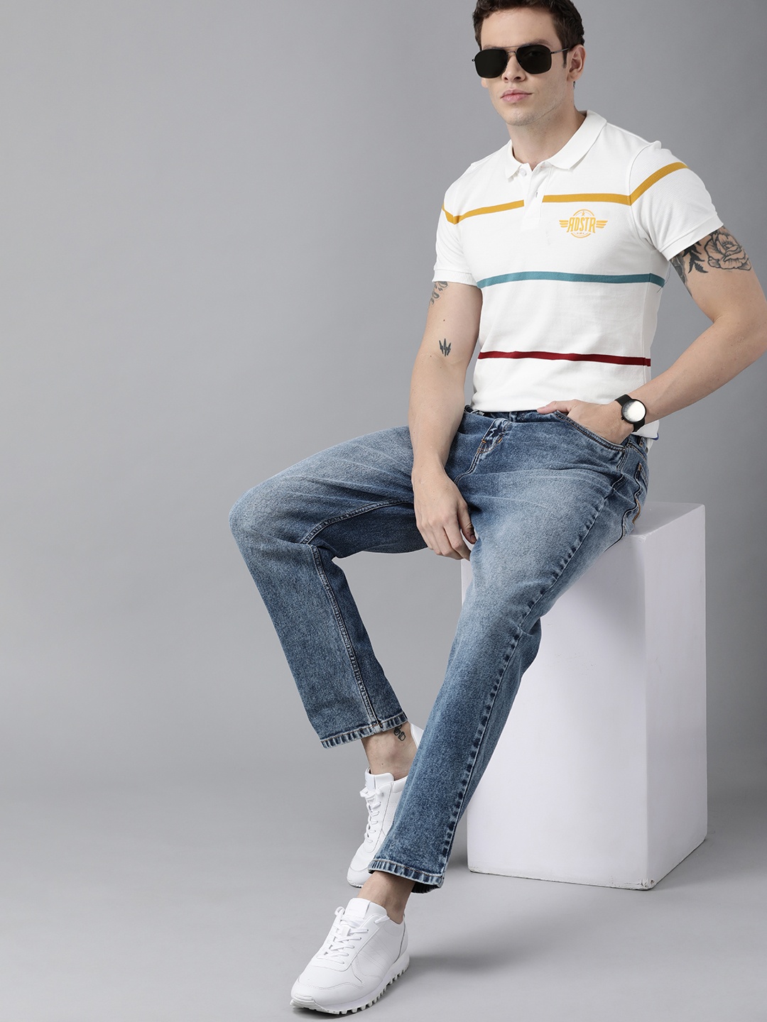 

Roadster Men Blue Solid Relaxed Tapered Fit Light Fade Stretchable Jeans