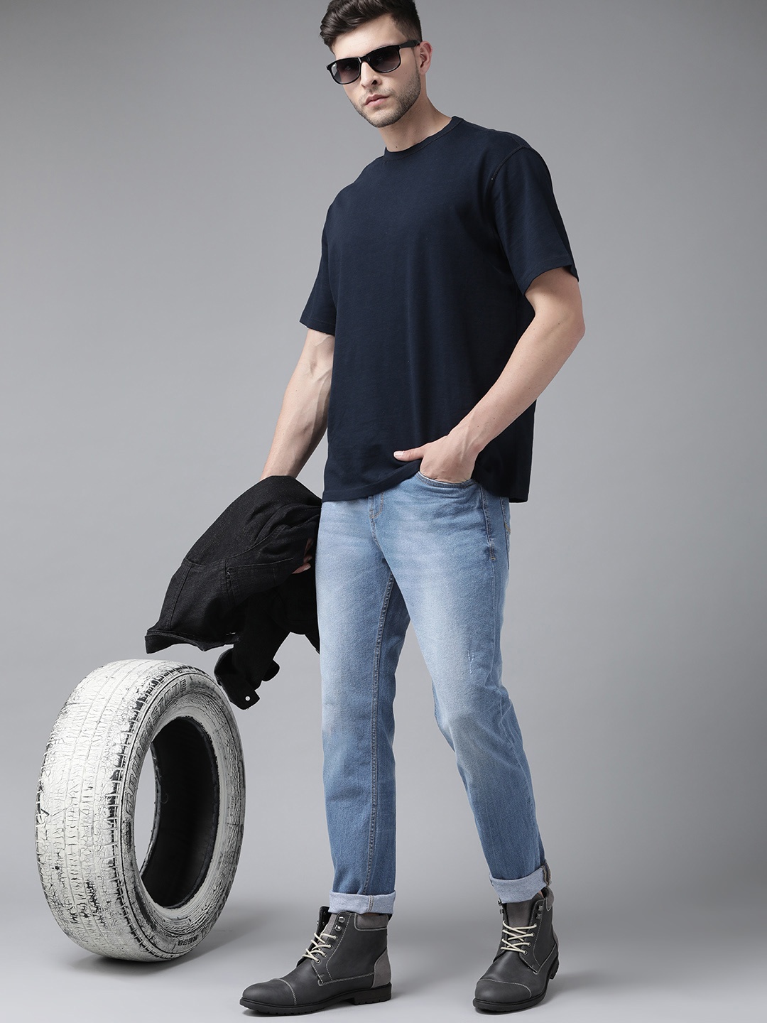 

Roadster Men Blue Relaxed Fit Light Fade Stretchable Jeans