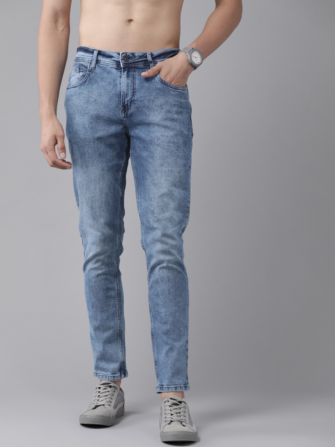 

Roadster Men Blue Solid Tapered Fit Light Fade Stretchable Jeans