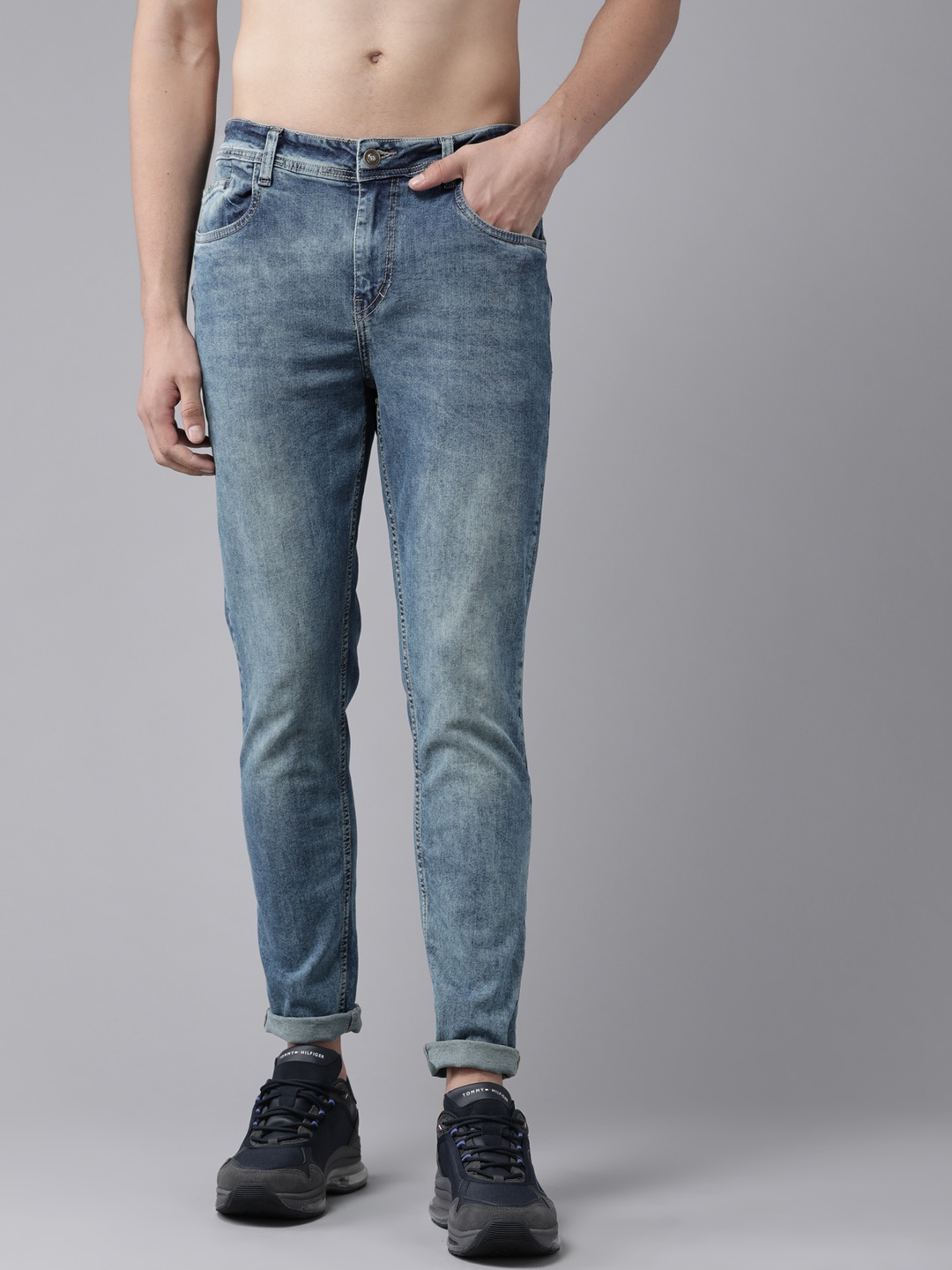 

Roadster Men Blue Solid Tapered Fit Heavy Fade Stretchable Jeans