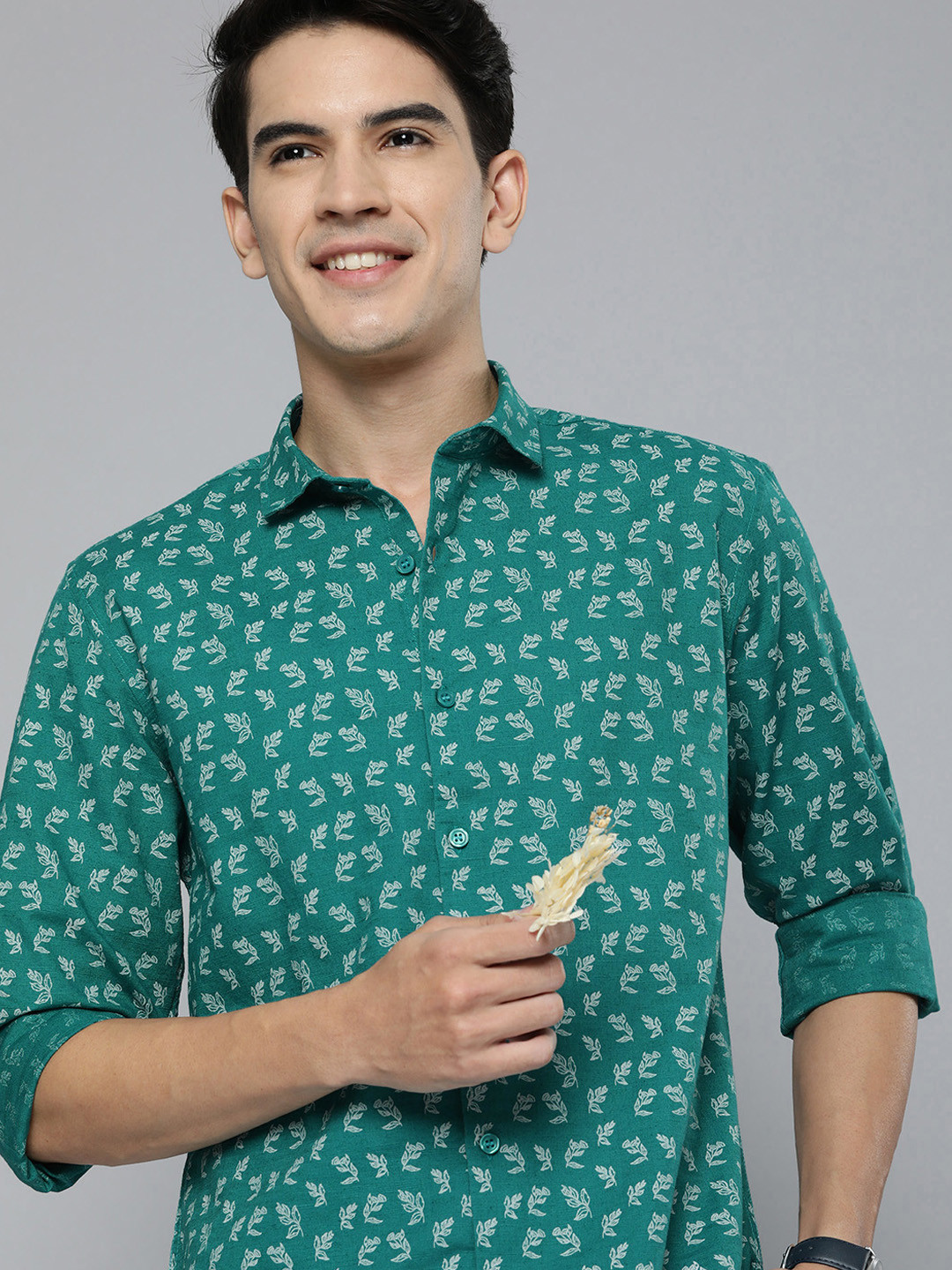 

Mast & Harbour Men Green & White Floral Checked Cotton Linen Casual Shirt