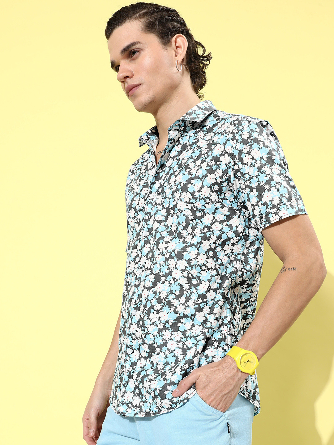 Mast & Harbour Men Blue & White Slim Fit Floral Printed Cotton Casual Shirt