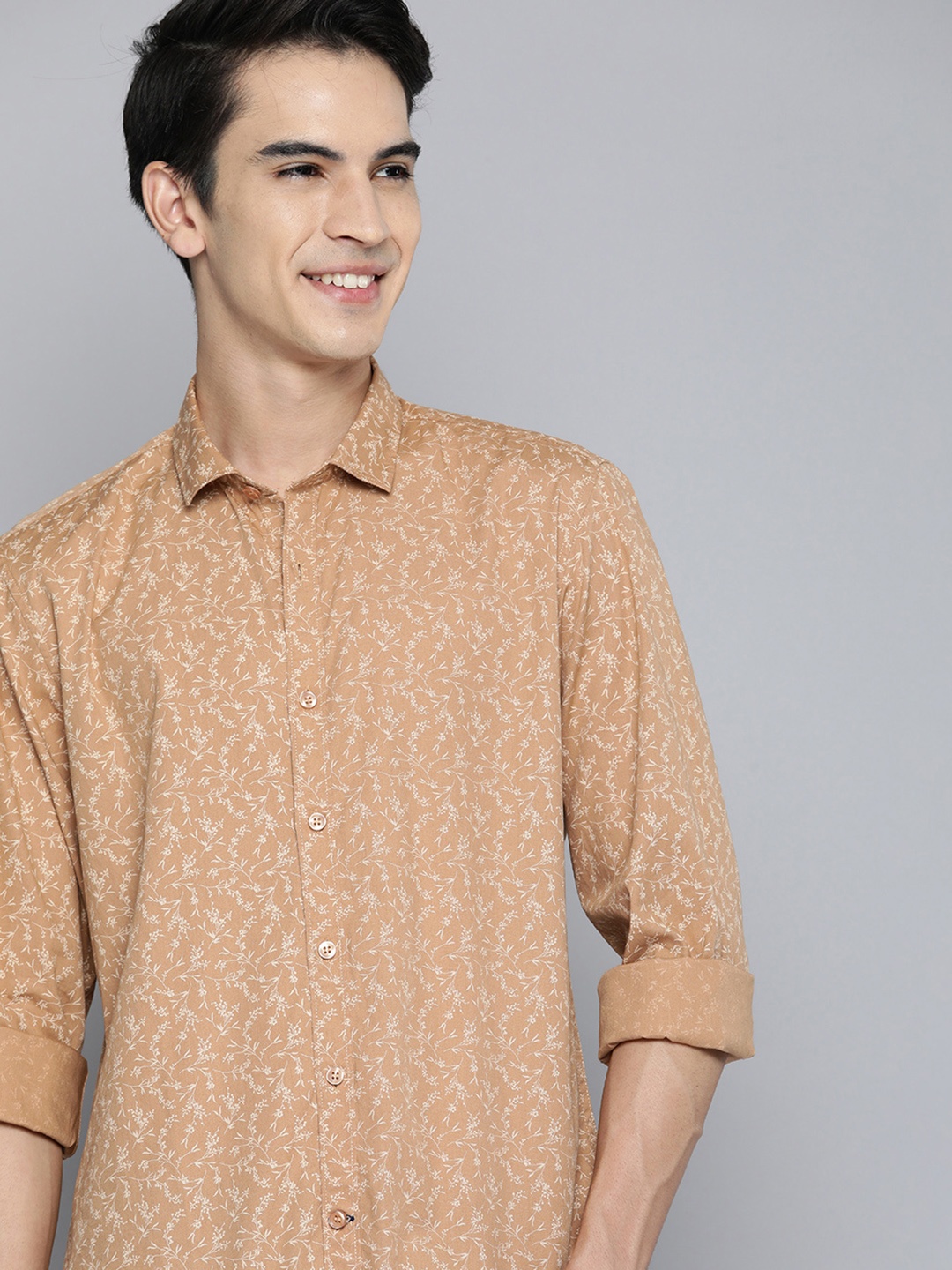 

Mast & Harbour Men Brown Slim Fit Floral Printed Pure Cotton Casual Shirt