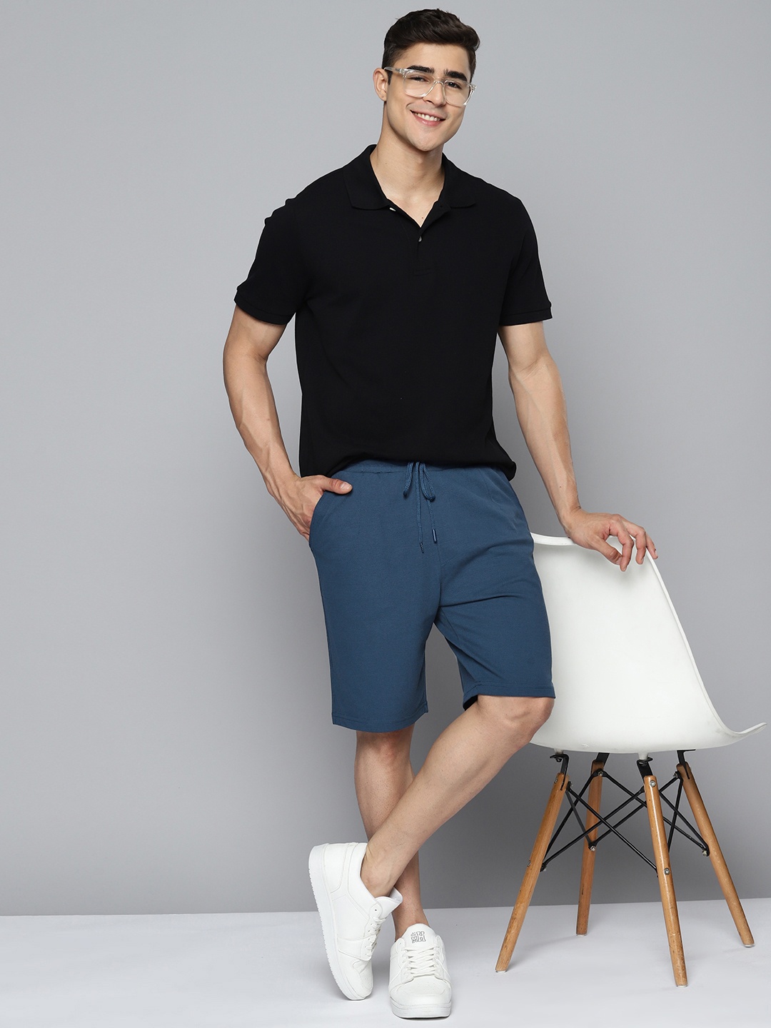 

Mast & Harbour Men Solid Regular-Fit Shorts, Navy blue
