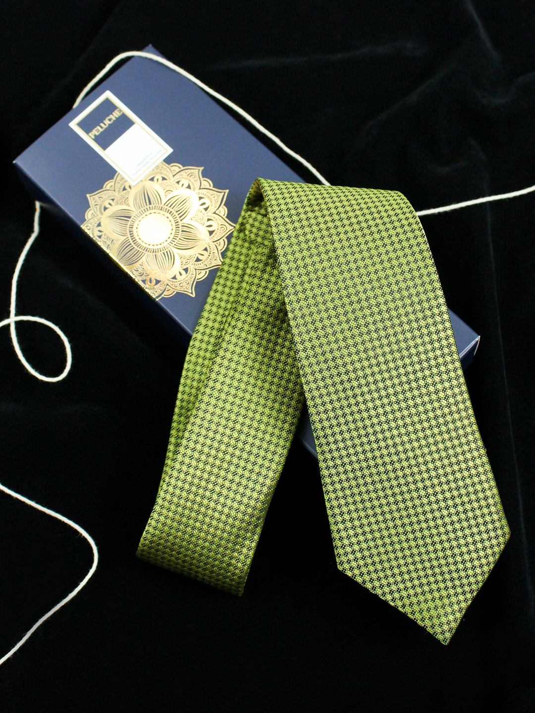 

PELUCHE Men Green Checked Broad Tie