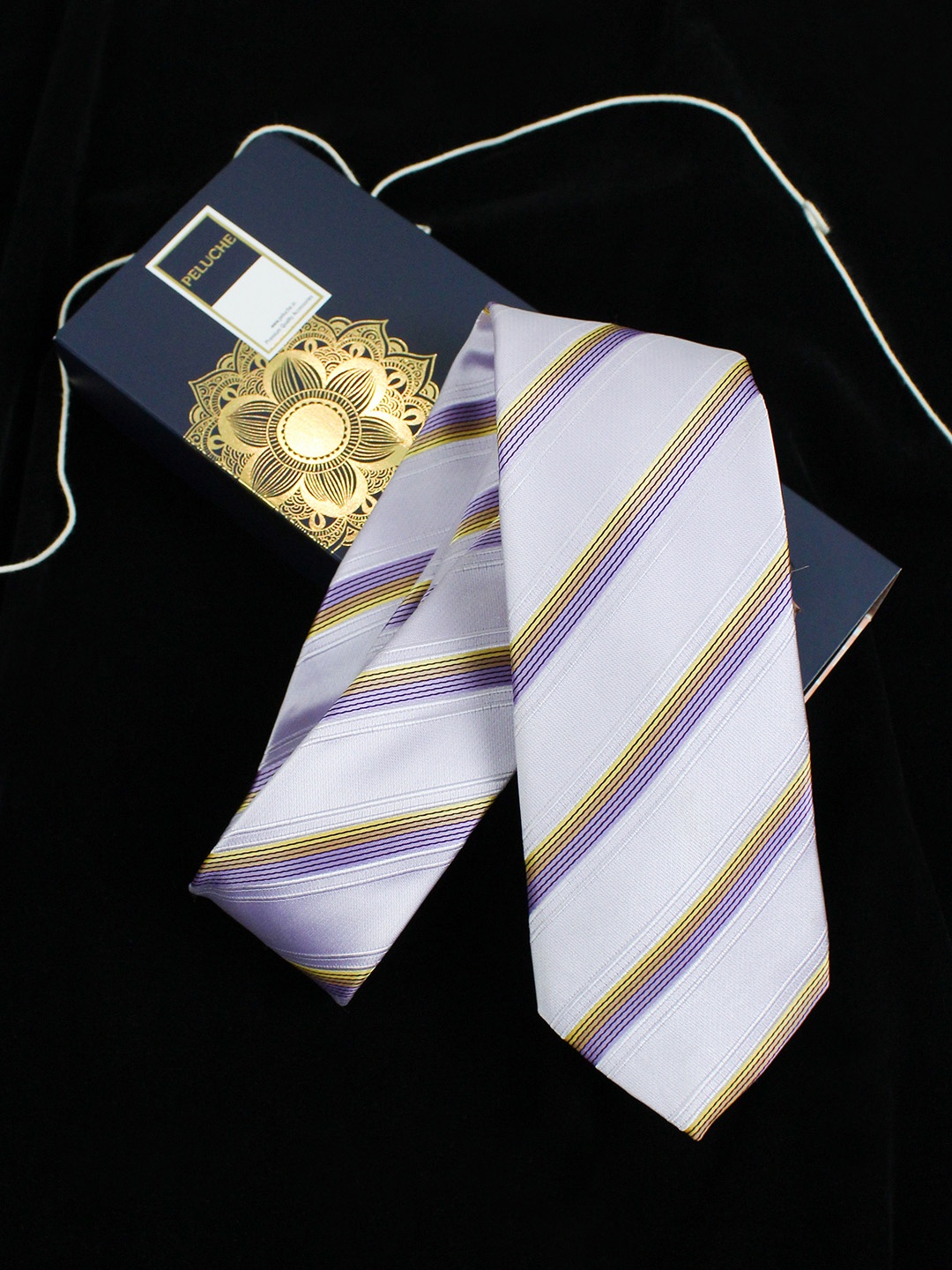 

PELUCHE Men White & Pink Striped Broad Tie