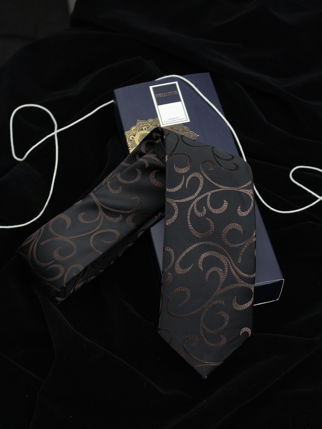 

PELUCHE Men Black & Brown Woven Design Broad Tie