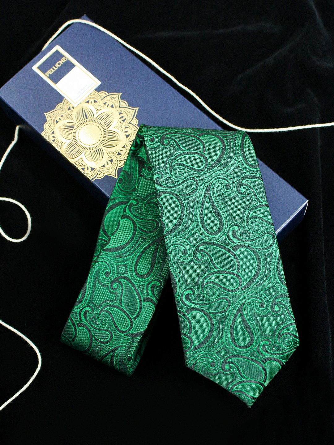 

PELUCHE Men Green & Black Woven Design Broad Tie